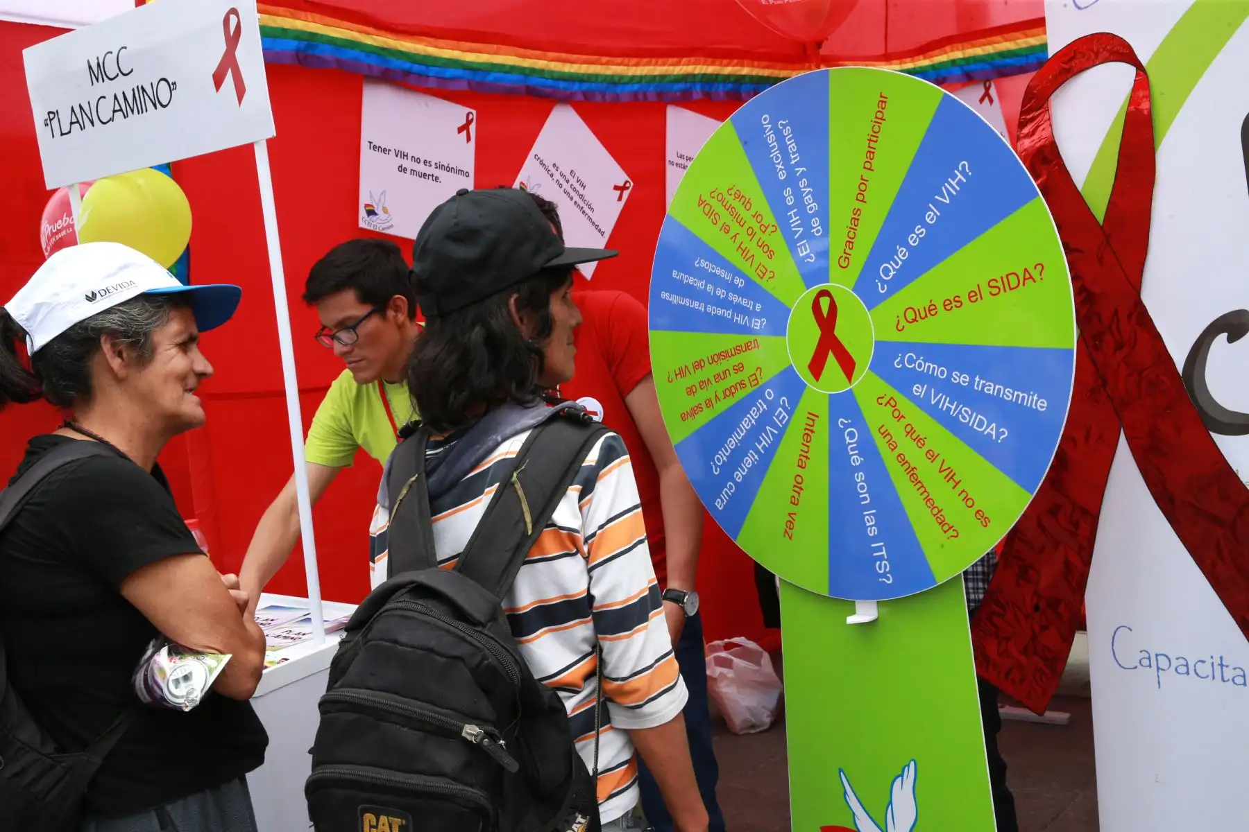 En el marco de las actividades por el Día Mundial de la Lucha contra el Sida, el Minsa realizò pruebas gratuitas del Virus de la Inmunodeficiencia Humana (VIH) en plaza Manco Cápac, en La Victoria.Foto: ANDINA/Norman Córdova