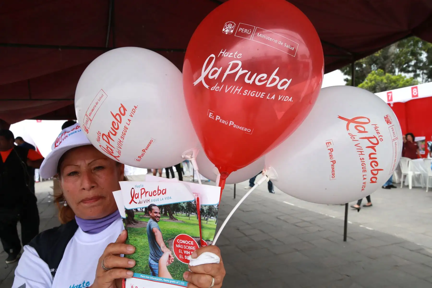 En el marco de las actividades por el Día Mundial de la Lucha contra el Sida, el Minsa realizò pruebas gratuitas del Virus de la Inmunodeficiencia Humana (VIH) en plaza Manco Cápac, en La Victoria.Foto: ANDINA/Norman Córdova