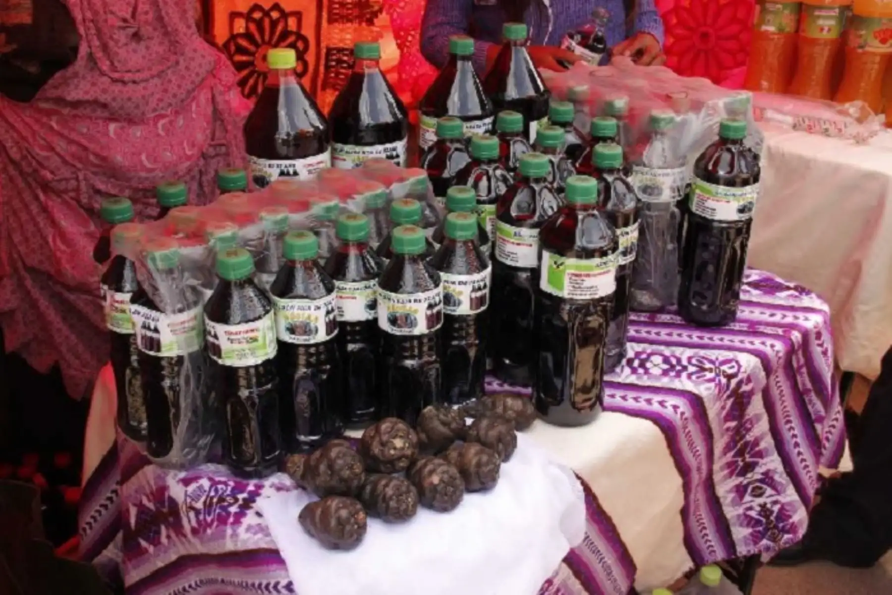 Agricultores del distrito puneño de Ayapata presentaron el néctar de izaño como innovación para conquistar nuevos paladares, pero principalmente para prevenir enfermedades como la diabetes, anemia, cálculos renales, próstata y cáncer.
