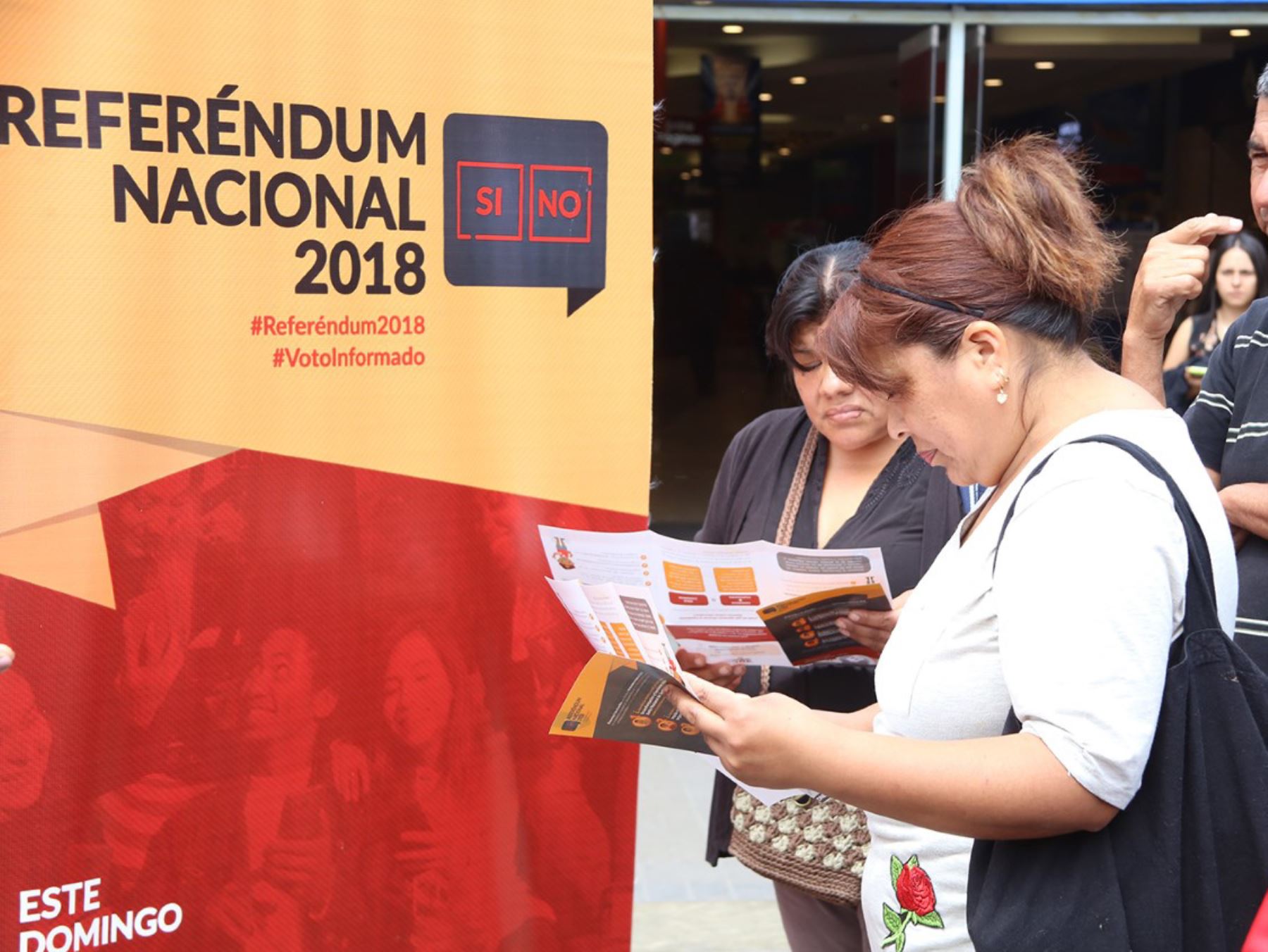 JNE continúa campaña informativa a ciudadanos sobre referéndum.