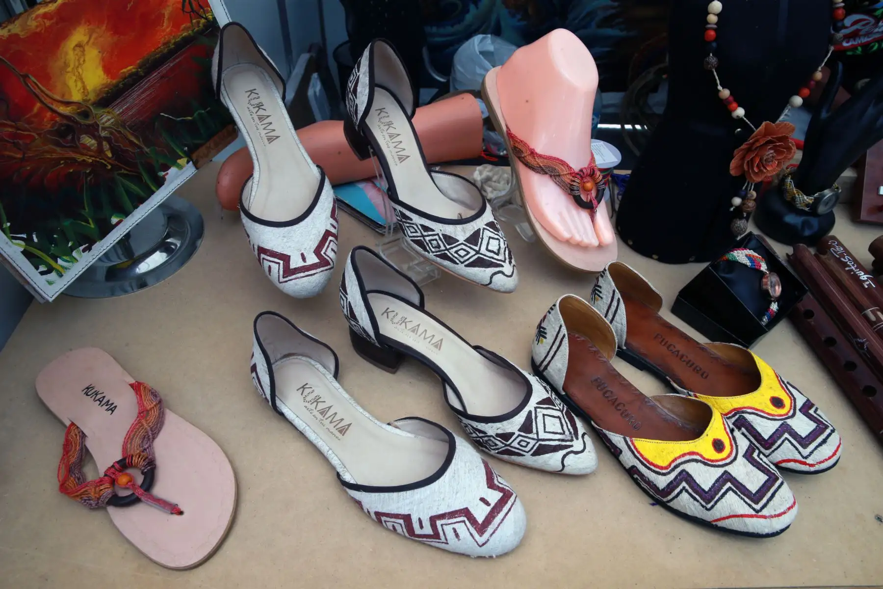 Feria Arte Nativa 2018 muestra variada oferta artesanal de productos que incluyen piezas de cerámica, textil, bisutería, trabajos en madera, fibra vegetal y pintura. Foto: ANDINA/Norman Córdova