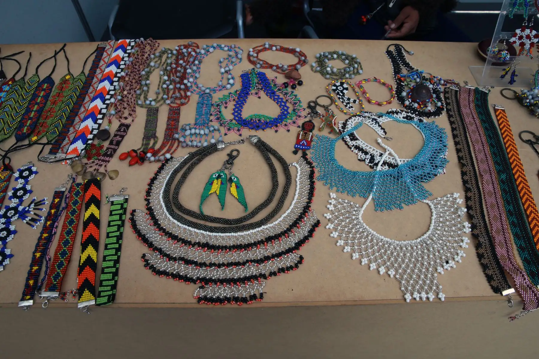 Feria Arte Nativa 2018 muestra variada oferta artesanal de productos que incluyen piezas de cerámica, textil, bisutería, trabajos en madera, fibra vegetal y pintura. Foto: ANDINA/Norman Córdova