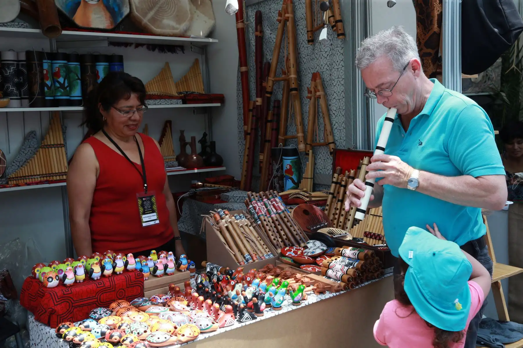 Feria Arte Nativa 2018 muestra variada oferta artesanal de productos que incluyen piezas de cerámica, textil, bisutería, trabajos en madera, fibra vegetal y pintura. Foto: ANDINA/Norman Córdova