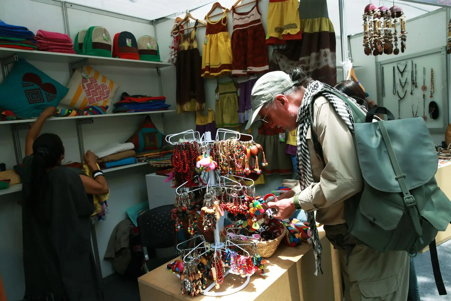 Feria Arte Nativa 2018 muestra variada oferta artesanal de productos que incluyen piezas de cerámica, textil, bisutería, trabajos en madera, fibra vegetal y pintura. Foto: ANDINA/Norman Córdova