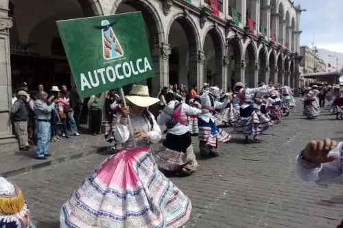 La plaza de armas de Arequipa fue escenario hoy de los festejos por el tercer aniversario de la declaratoria de la danza del wititi como Patrimonio Cultural Inmaterial de la Humanidad por la Unesco.