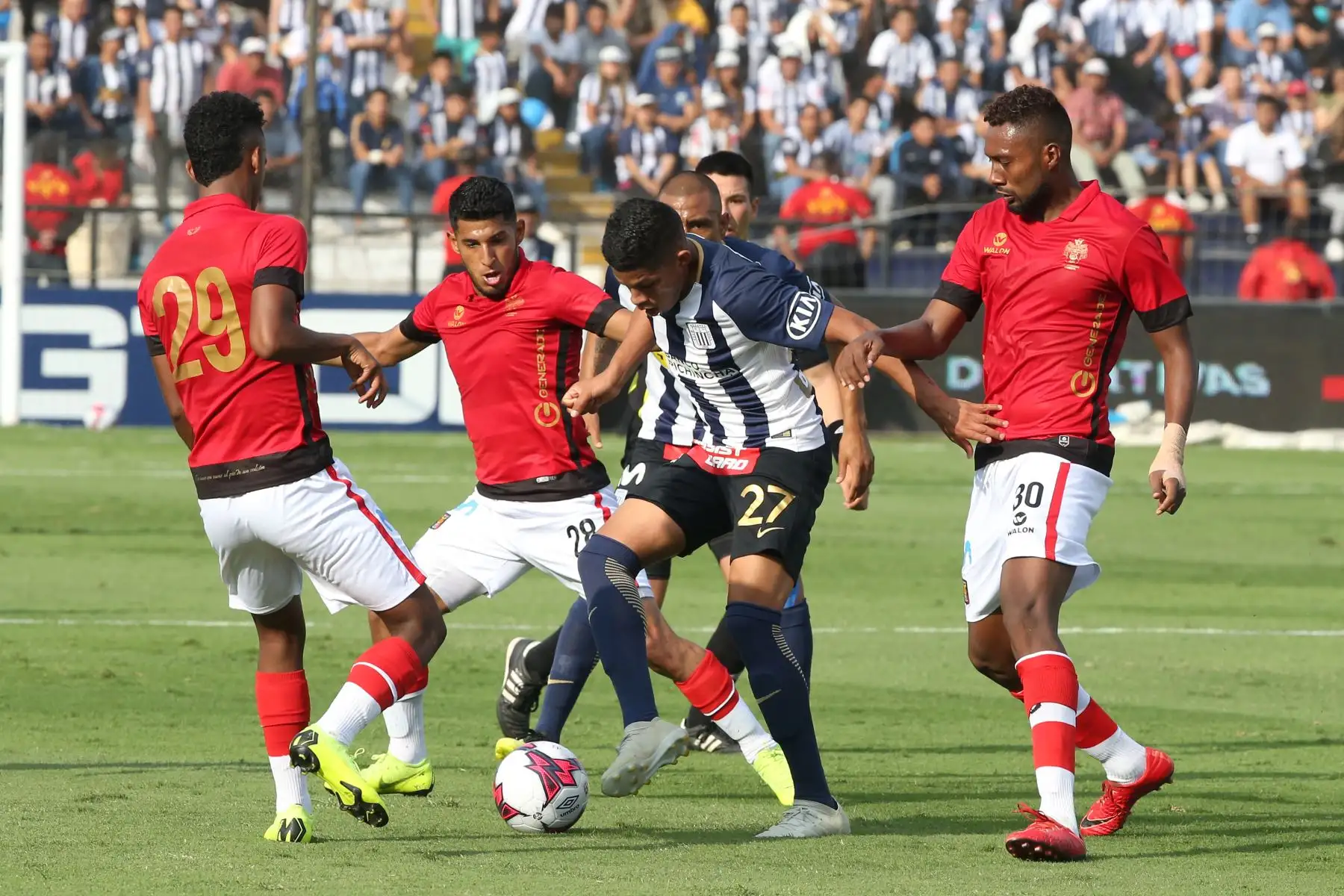 Alianza Lima y Melgar igualaron y definirán pase a la final el jueves en Arequipa. Foto: ANDINA/Vidal Tarqui