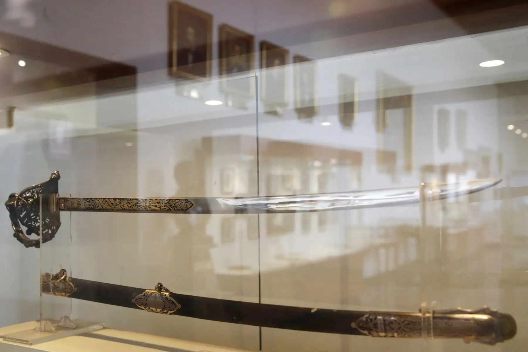 Museo Naval. Réplica de la espada que las damas peruanas residentes en Europa enviaron a Miguel Grau por sus triunfos en la campaña naval. La original se guarda en la cripta de la escuela naval. Foto: ANDINA/Melina Mejía Museo Naval. Réplica de la espada que las damas peruanas residentes en Europa enviaron a Miguel Grau por sus triunfos en la campaña naval. La original se guarda en la cripta de la escuela naval. Foto: ANDINA/Melina Mejía