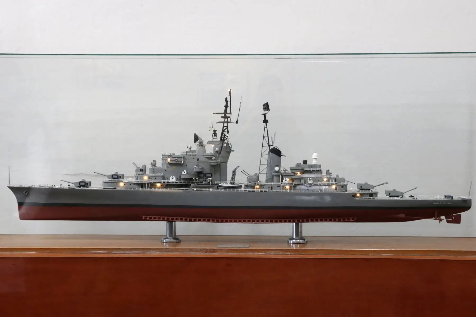Museo Naval. Maqueta del BAP Almirante Grau que fue buque insignia de la Armada Peruana. La maqueta la elaboró José Antonio Bedoya. Foto: ANDINA/Melina Mejía Museo Naval. Maqueta del BAP Almirante Grau que fue buque insignia de la Armada Peruana. La maqueta la elaboró José Antonio Bedoya. Foto: ANDINA/Melina Mejía