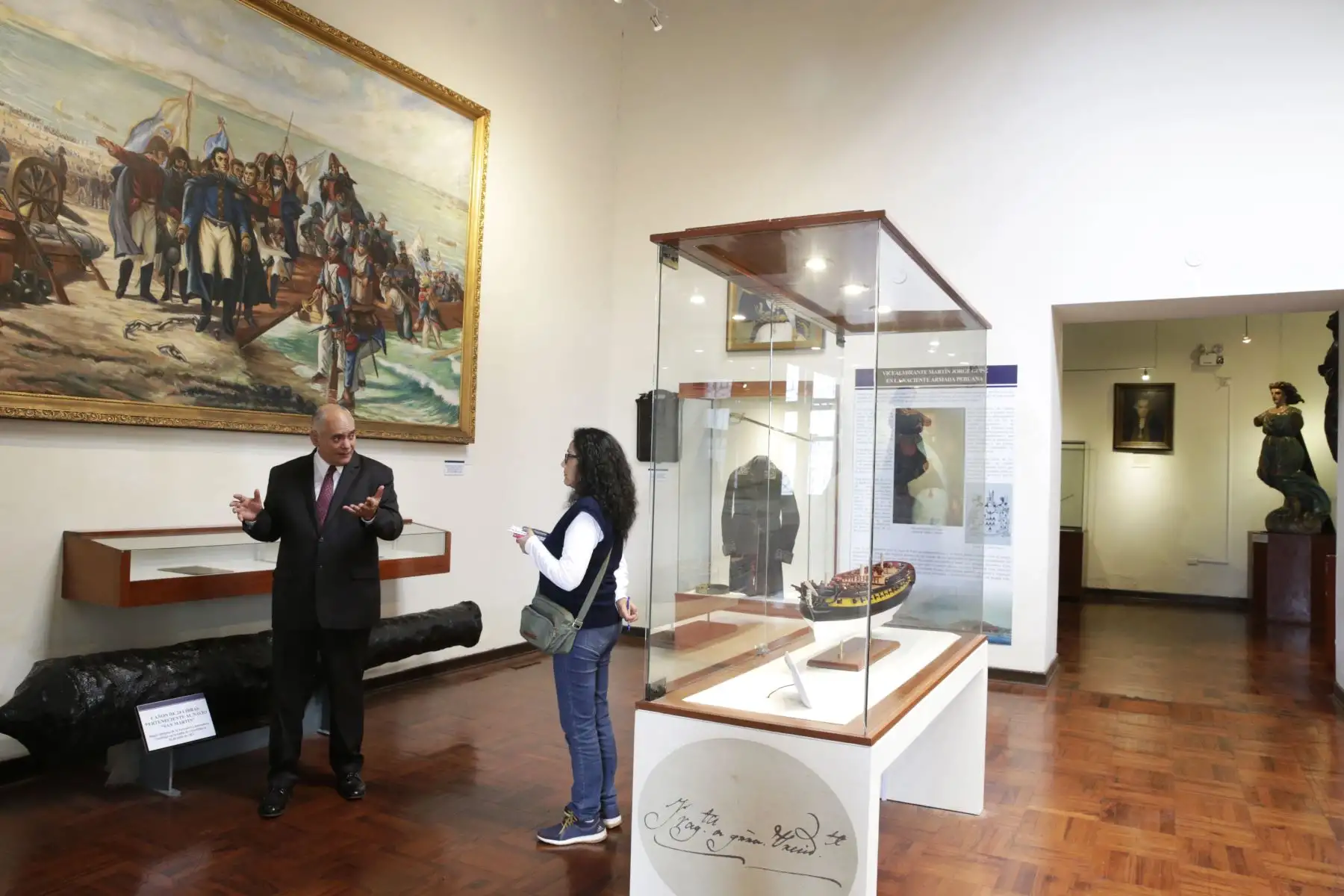Museo Naval. La sala “República 1821-1866”. La pintura muestra el desembarco de San Martín en Paracas. También puede observarse la maqueta de la fragata Presidente.Buque insignia del Perú. Participó en primera guerra externa del país contra la Gran Colombia en 1828. Foto: ANDINA/Melina Mejía Museo Naval. La sala “República 1821-1866”. La pintura muestra el desembarco de San Martín en Paracas. También puede observarse la maqueta de la fragata Presidente.Buque insignia del Perú. Participó en primera guerra externa del país contra la Gran Colombia en 1828. Foto: ANDINA/Melina Mejía