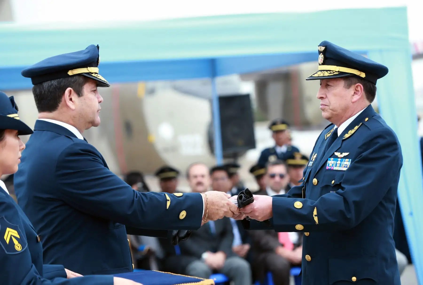 El Comandante General de la Fuerza Aérea del Perú, General del Aire Rodolfo García Esquerre, entrega al Comando de Operaciones los primeros tres aviones Alarus CH-2000 (de procedencia canadiense) .Foto: ANDINA/Norman Córdova