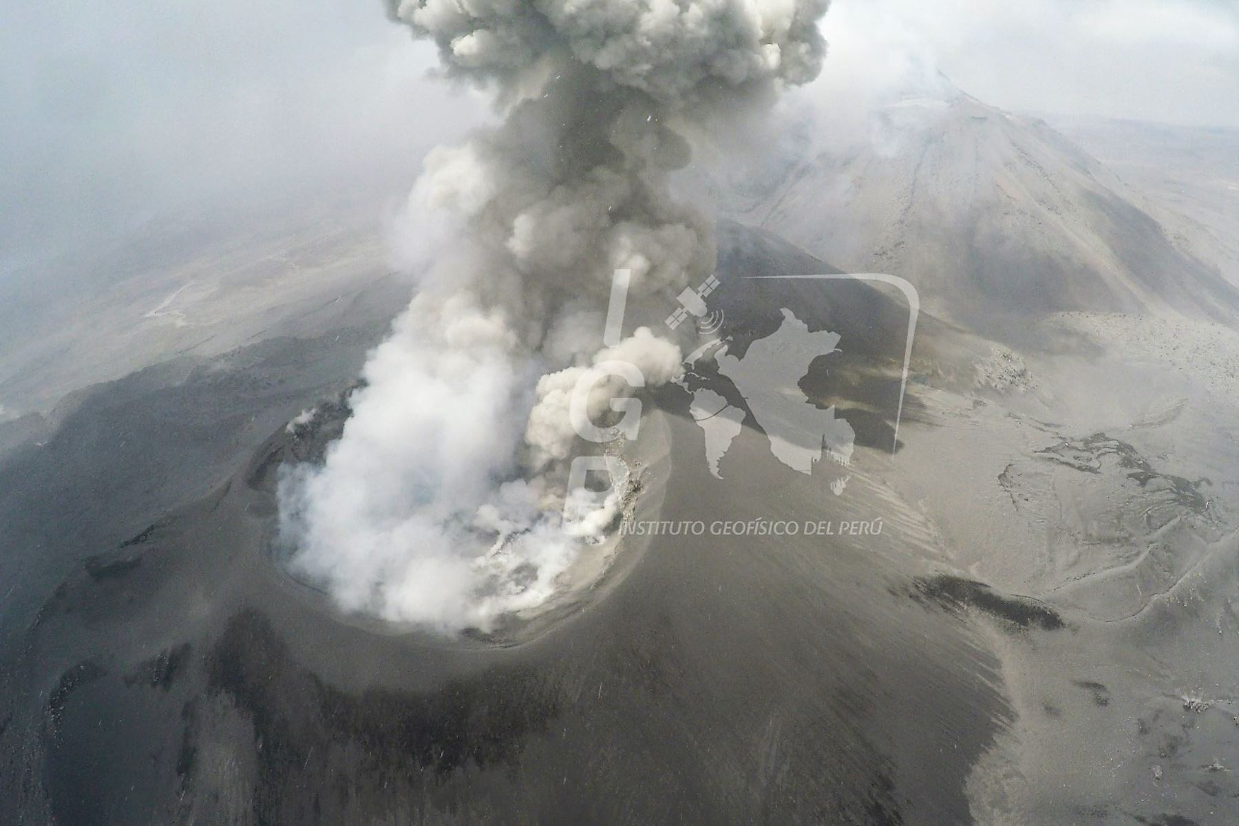 Científicos peruanos del IGP expondrán sobre los avances de la investigación que realizan al volcán Sabancaya, ubicado en Arequipa. Foto: ANDINA/Difusión.