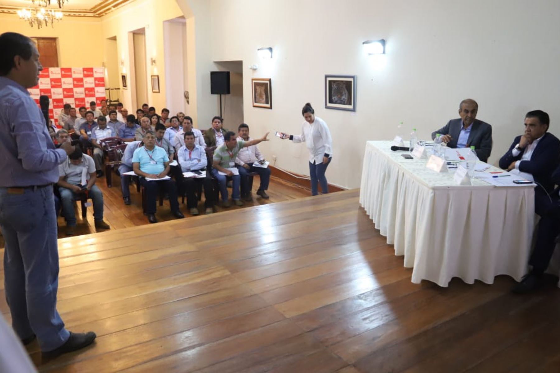 Director de Autoridad para la Reconstrucción con Cambios, Edgar Quispe, se reunió con autoridades electas de La Libertad.Foto:  ANDINA/Difusión.