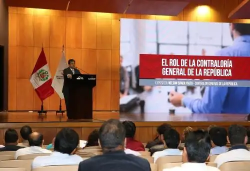 Contralor Nelson Shack participa en jornada de capacitación a nuevas autoridades municipales y regionales.