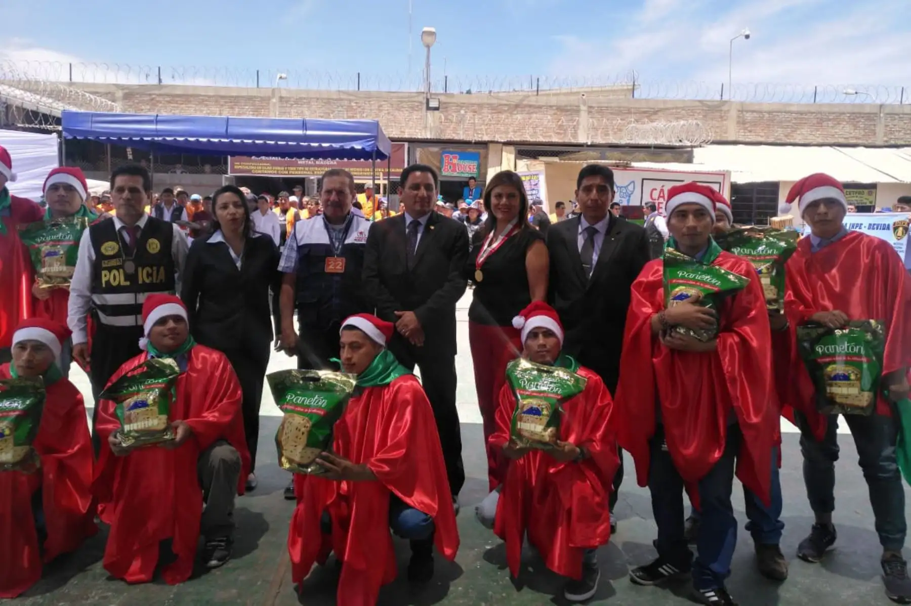 Internos del taller de panadería del penal de Socabaya, de Arequipa, han producido 3,000 panetones Mistitón, que serán comercializados a 13 soles la unidad-