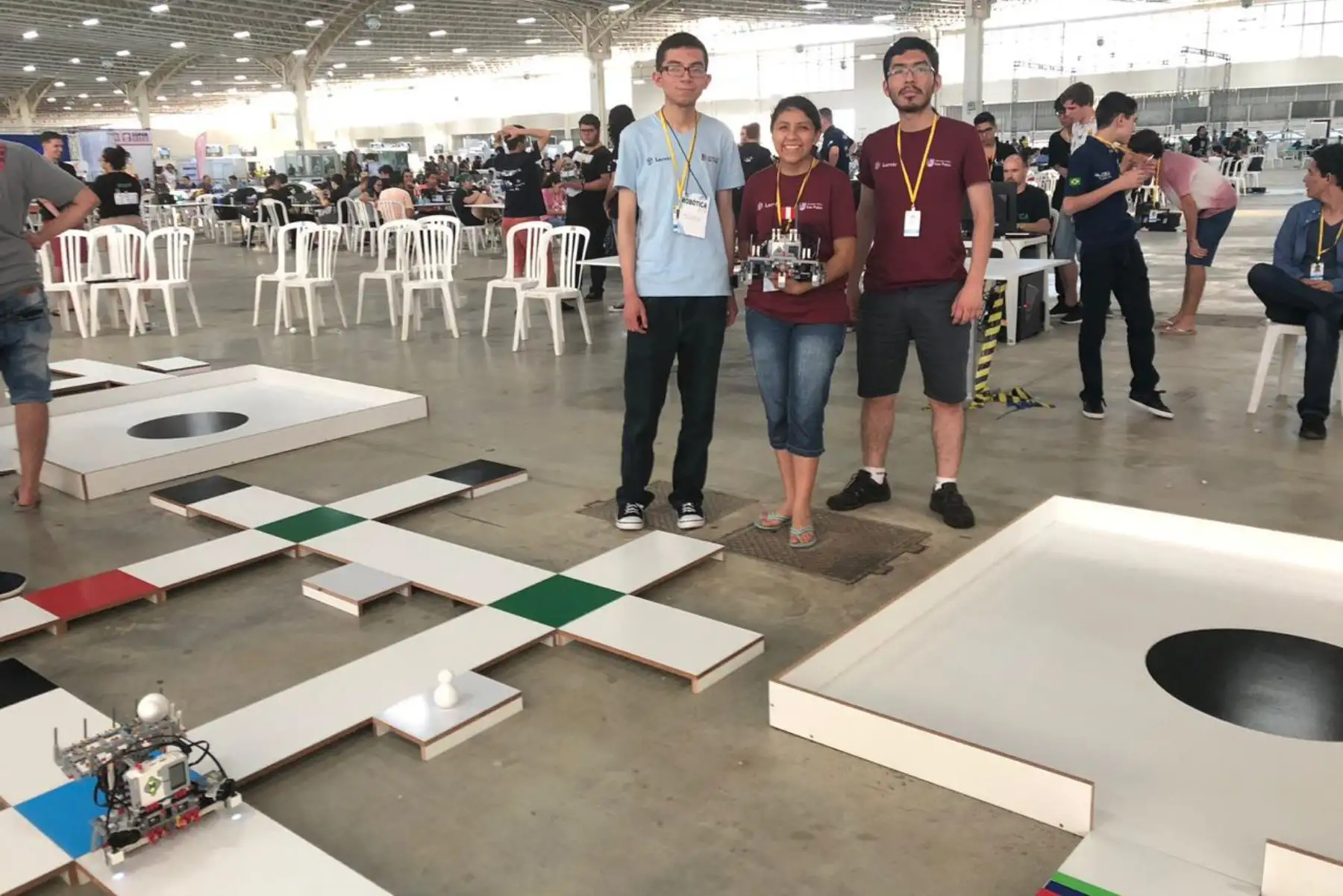 Estudiantes de Arequipa ganan premio internacional en robótica.