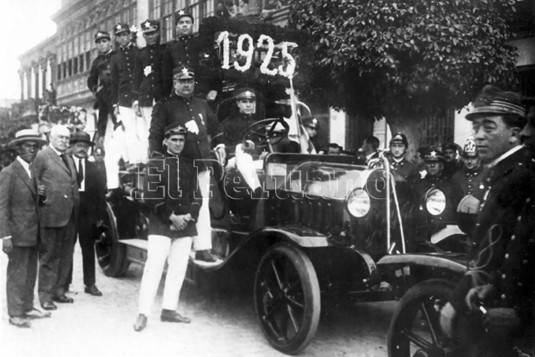 Lima, 1925 / Bendición de la autobomba de la Compañía de Bomberos Italia N° 2. Foto: Archivo Histórico de EL PERUANO