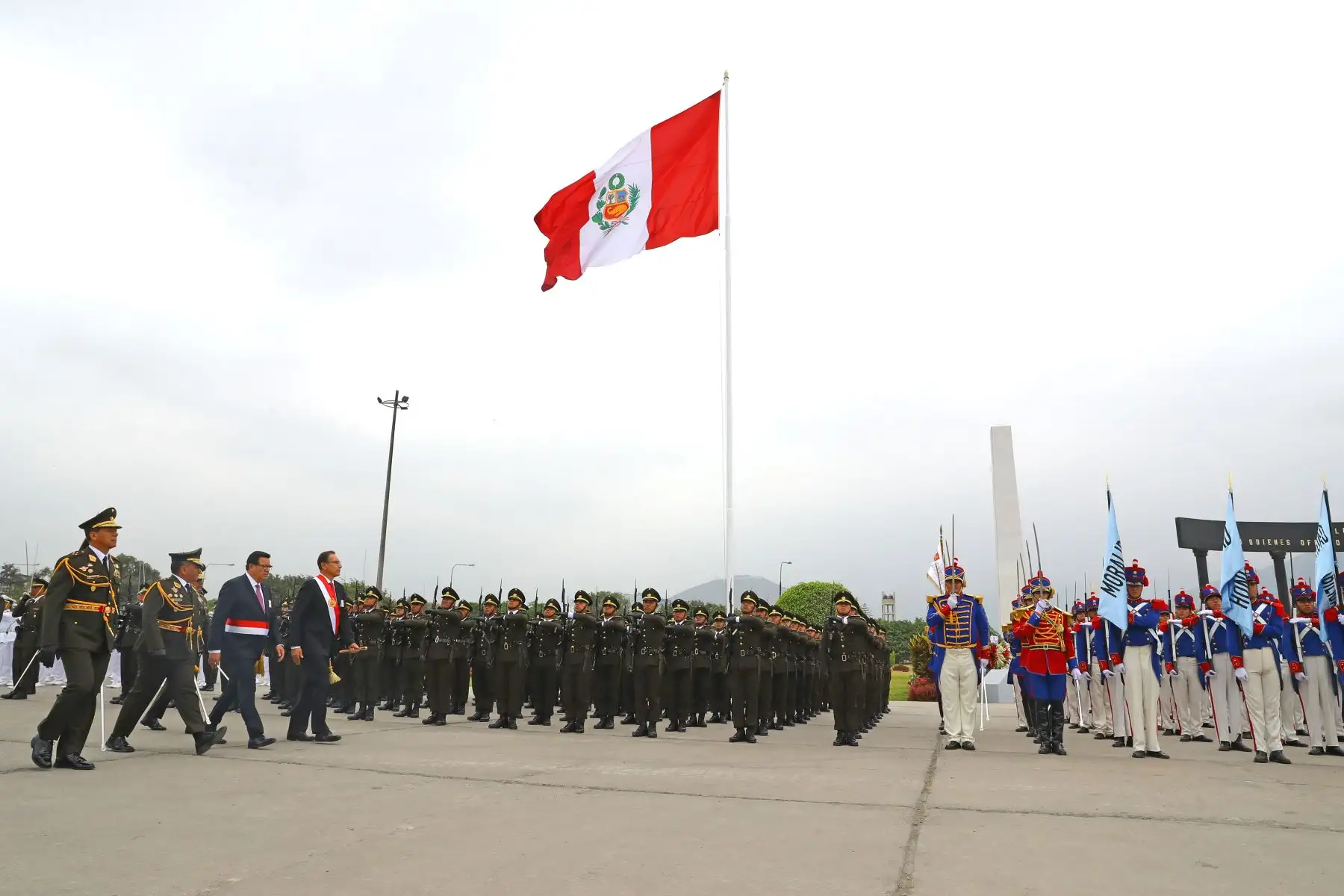 El presidente de la República, Martín Vizcarra, participa en la ceremonia central por el día del Ejército del Perú y el 194° aniversario de la batalla de Ayacucho.Foto: ANDINA/Andres Valle/Prensa Presidencia