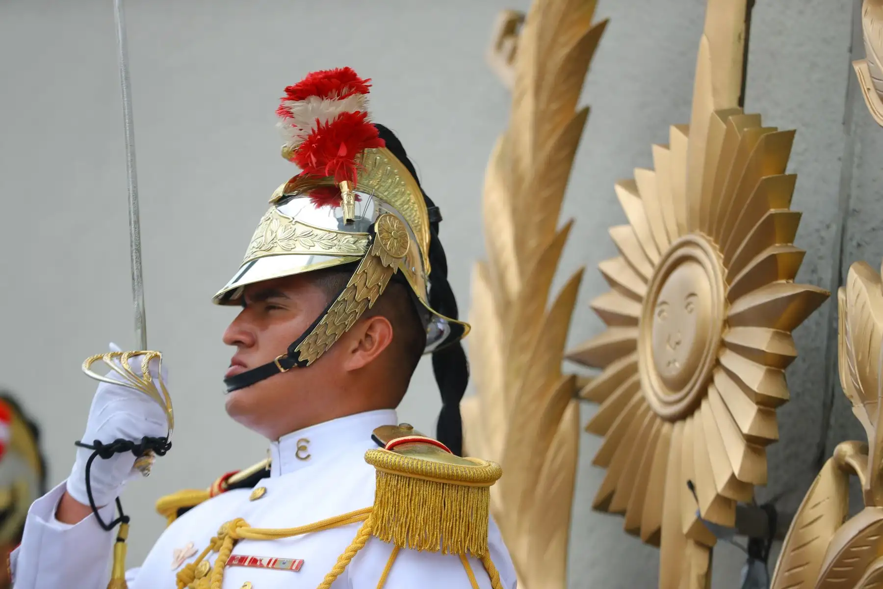 El presidente de la República, Martín Vizcarra, participa en la ceremonia central por el día del Ejército del Perú y el 194° aniversario de la batalla de Ayacucho.Foto: ANDINA/Andrés Valle/Prensa Presidencia