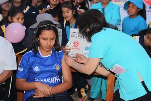 Dirección Regional de Salud del Cusco vacunará contra la papera a estudiantes de colegios, institutos y universidades, cuyas edades oscilan de entre 11 y 24 años.