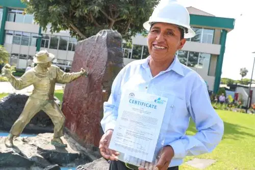 Reconocen a empresa minera artesanal de Ayacucho por obtener certificación de oro responsable.
