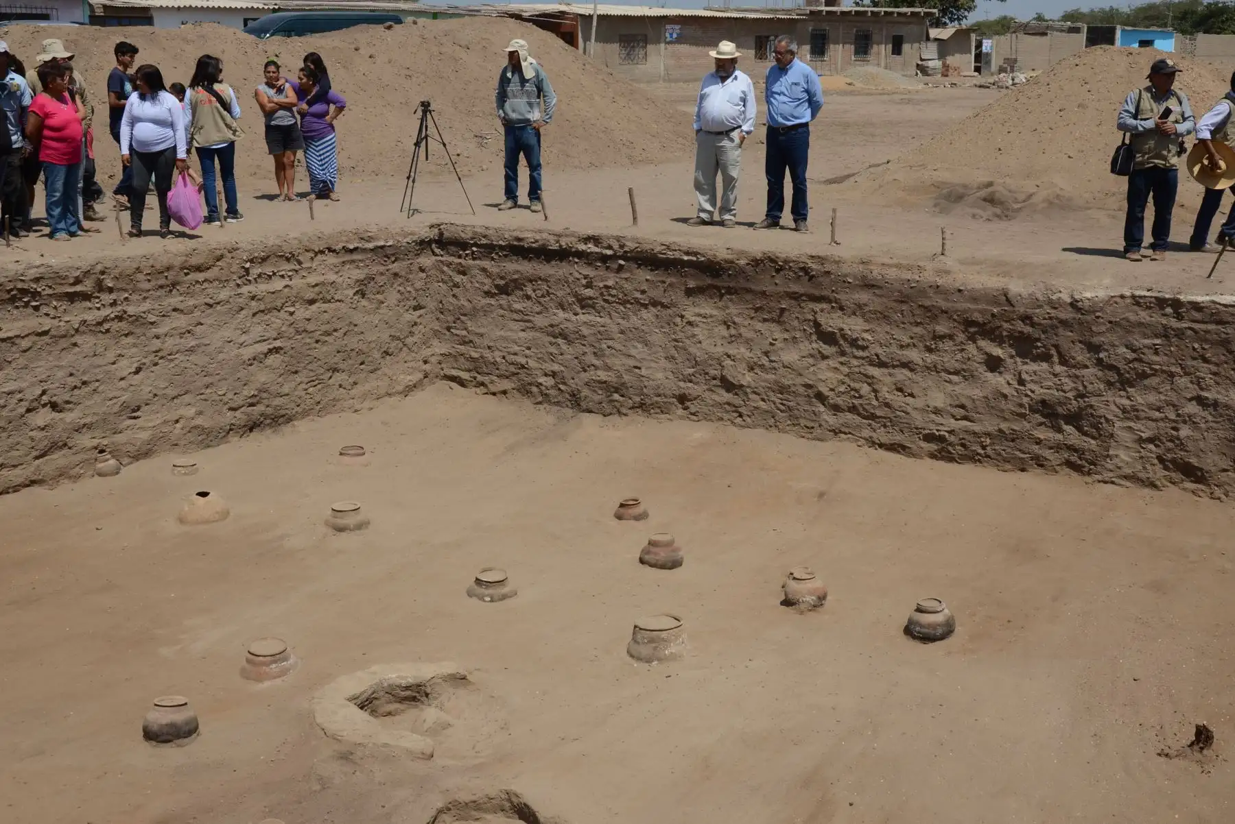 En el complejo arqueológico El Chorro, ubicado en el distrito chiclayano de Pomalca,se descubrió un cementerio con un área para banquetes conmemorativos a los muertos.