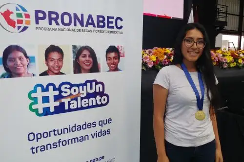 Naysha Núñez Romero, estudiante de la UNI homenajeada por el Pronabec al haber ganado la Beca Permanencia. Foto: Karina Garay