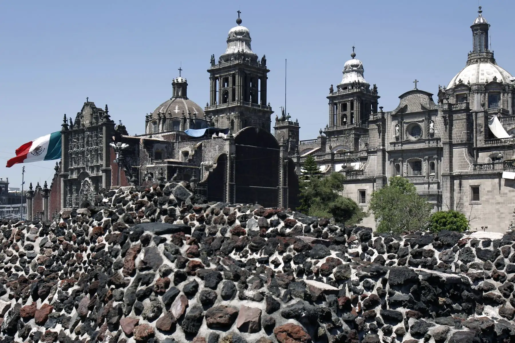 No cabe duda que una de las fortalezas de México es el turismo y aquí, su capital, forma parte indiscutible del tour por tierras aztecas. Con poco más de 2 millones 300 mil turistas, CDMX ocupa el puesto 3 del ranking