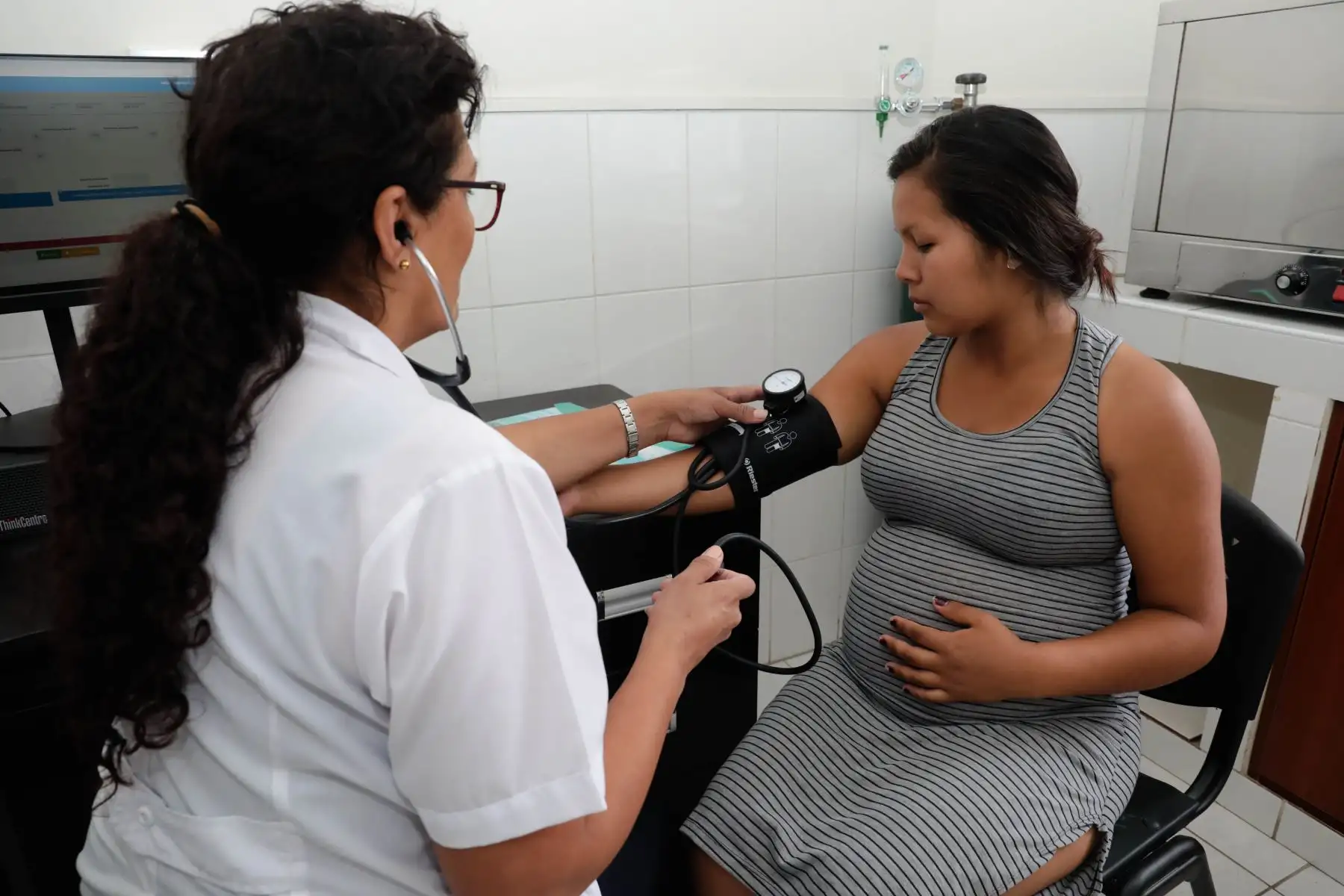 Ministra de Salud, Silvia Pessah, lidera ceremonia de relanzamiento del Puesto de Salud Héroes del Cenepa en Villa El Salvador.Foto: ANDINA/MINSA