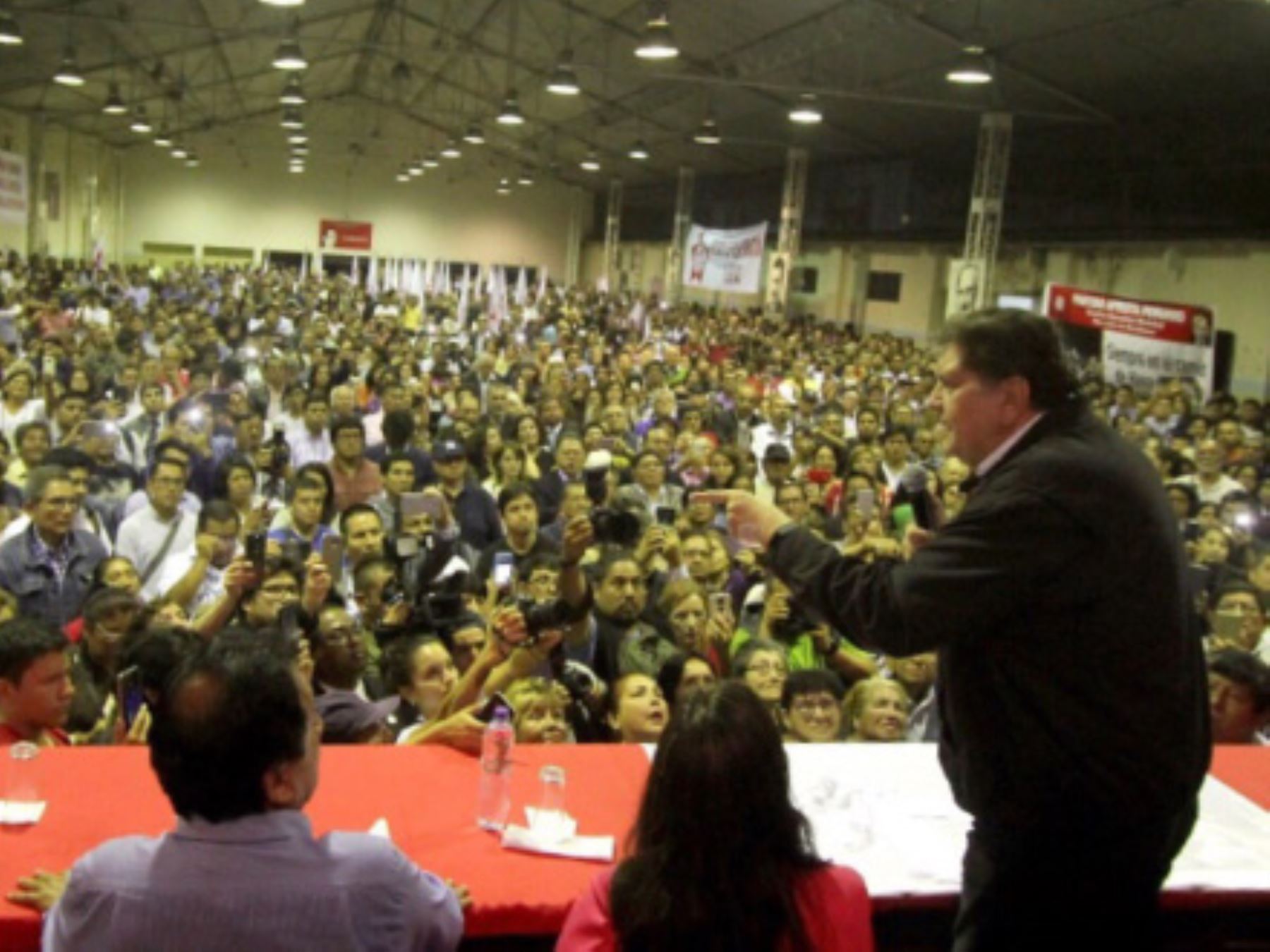 Alan García participó en actividad partidaria del APRA.