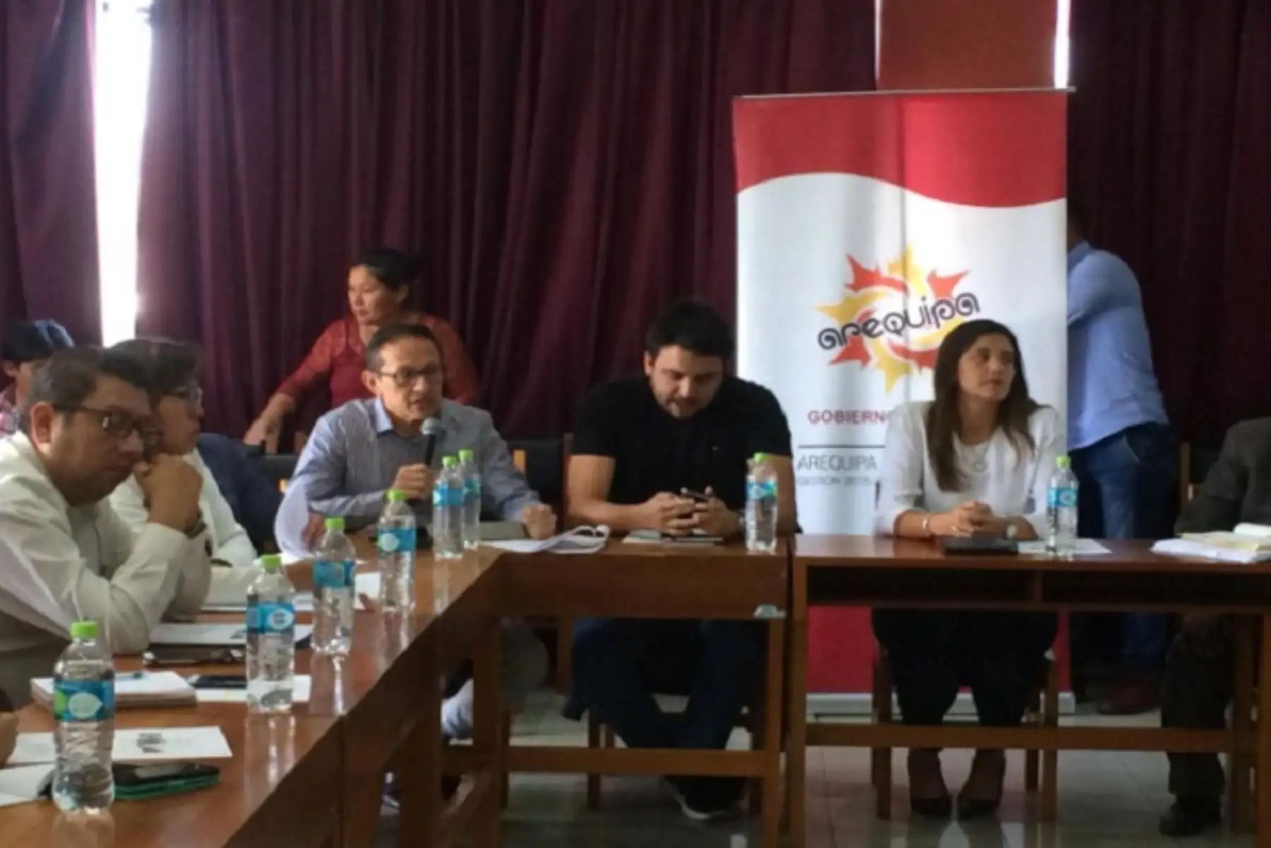 Gerente general del Fondo Mivivienda, Rodolfo Chávez, se reunió con la gobernadora de Arequipa, Yamila Osorio, y los alcaldes electos de la provincia de Caylloma, e hizo un informe pormenorizado sobre el avance de la reconstrucción.