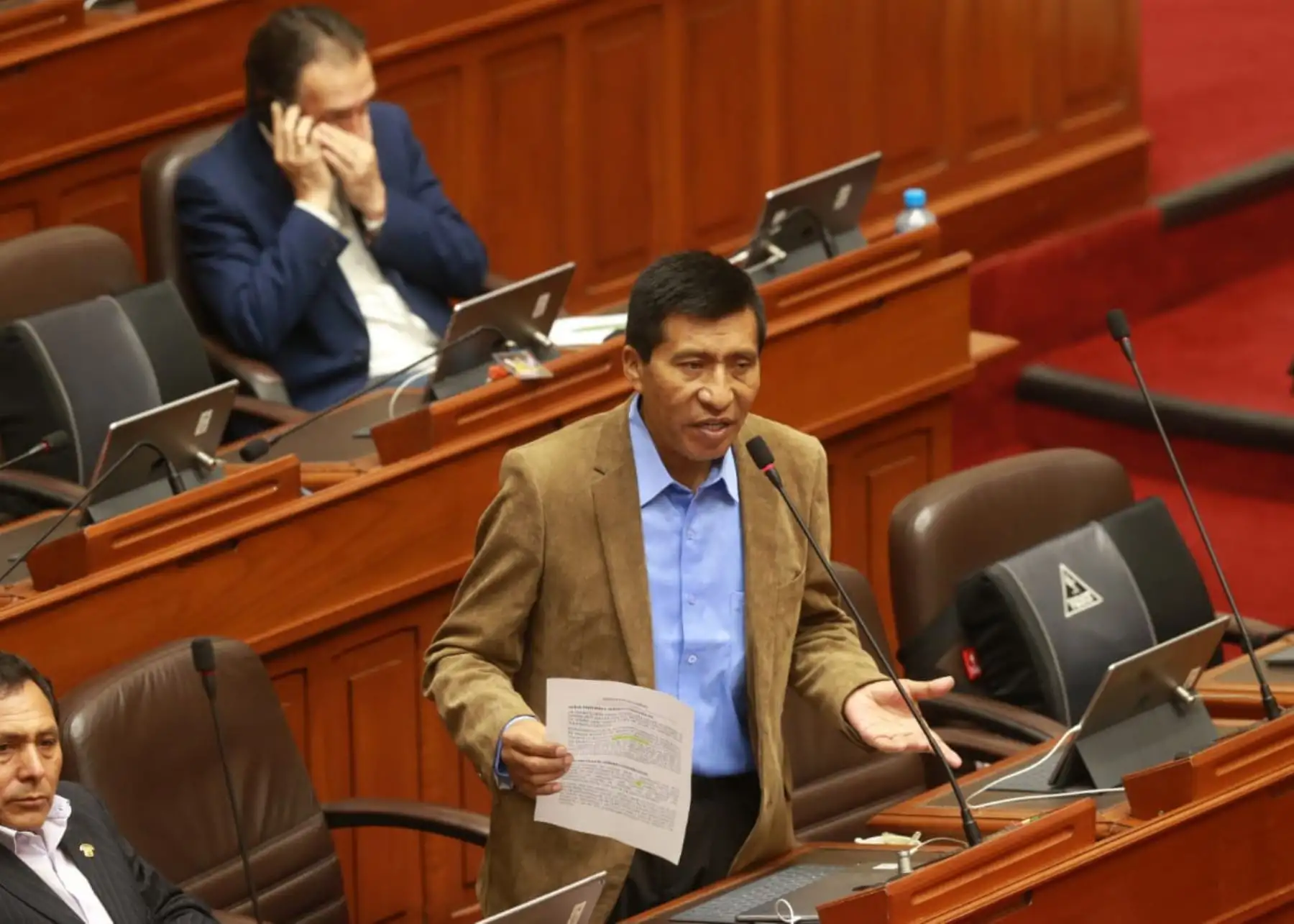 El pleno del Congreso  debate informe de la Comisión de Ética Parlamentaria que propone suspender por 120 días al legislador fujimorista Moisés Mamani, por tocamientos indebidos a una tripulante de la aerolínea Latam..Foto: ANDINA/Norman Còrdova