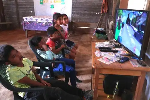 Niños y adolescentes peruanos prefieren la TV e internet. Foto: ANDINA/archivo.