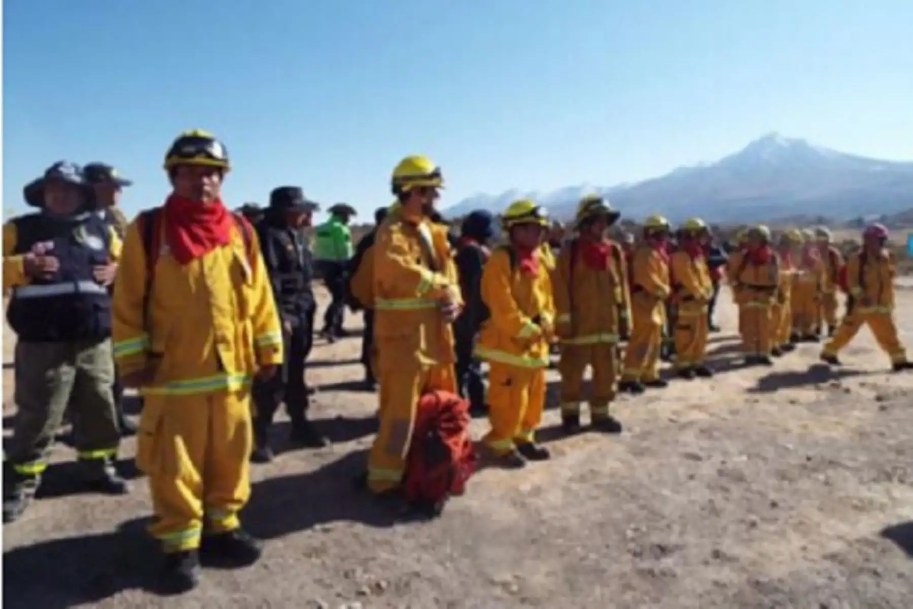 Debido a los constantes incendios forestales que se producen en diferentes localidades de la región Arequipa, el Servicio Forestal y de Fauna Silvestre (Serfor) junto a la Sociedad Minera Cerro Verde, implementó la primera cuadrilla de bomberos que trabaje en este tipo de desastres.