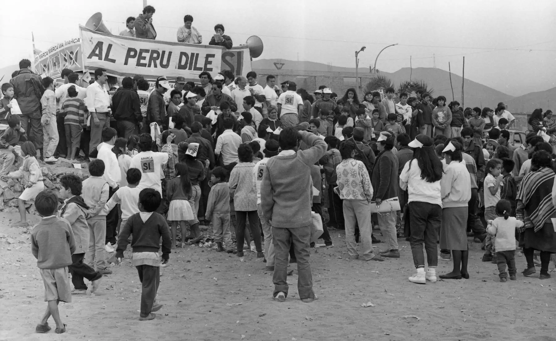 Campaña por el SI para ratificar la Constitución de 1993 mediante referéndum.Foto: ANDINA/Archivo Histórico