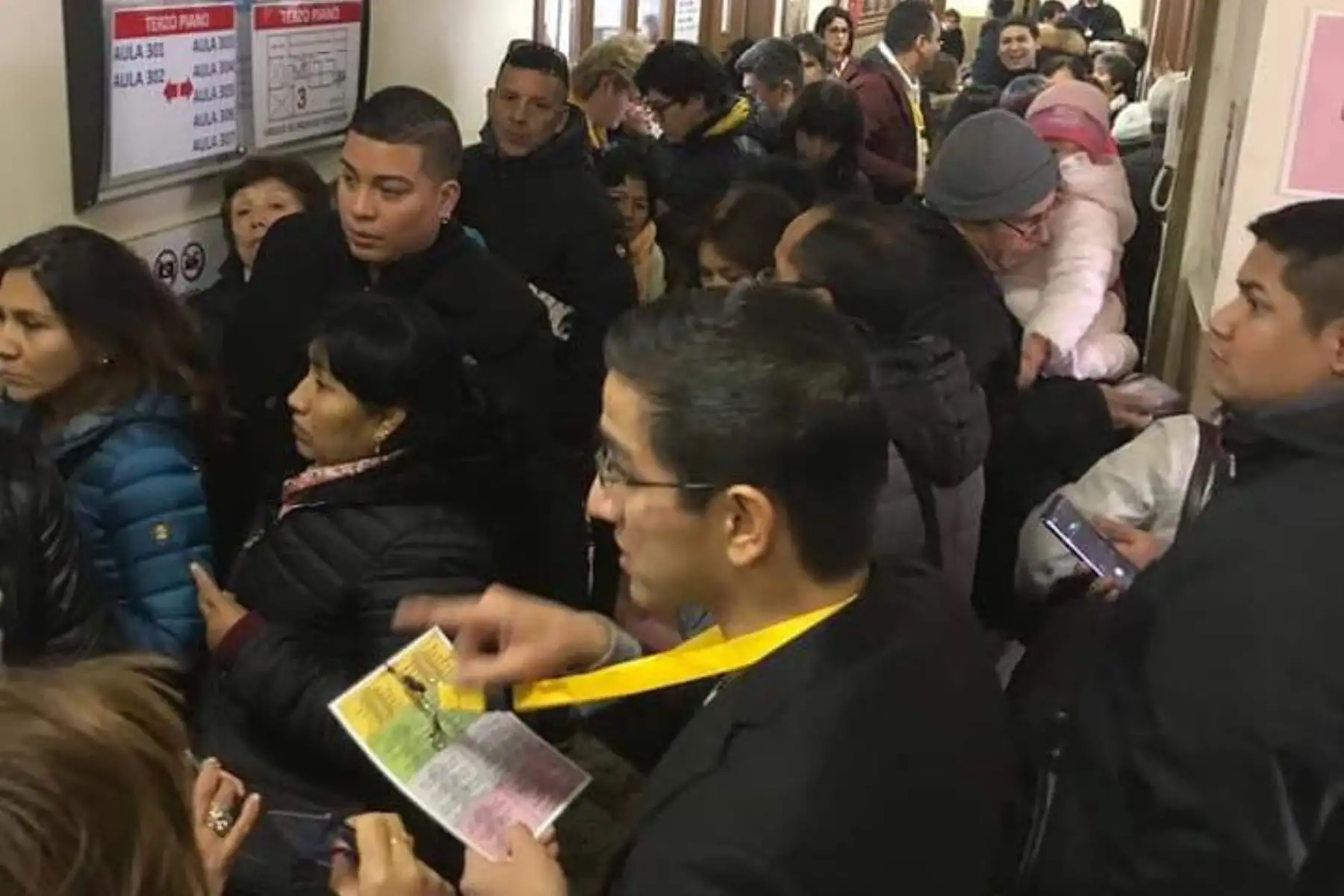 Con masiva concurrencia se desarrolla el Referéndum 2018 en Roma, Italia, donde se han instalado 52 mesas de sufragio. Este 9 de diciembre Foto: ANDINA/ONPE