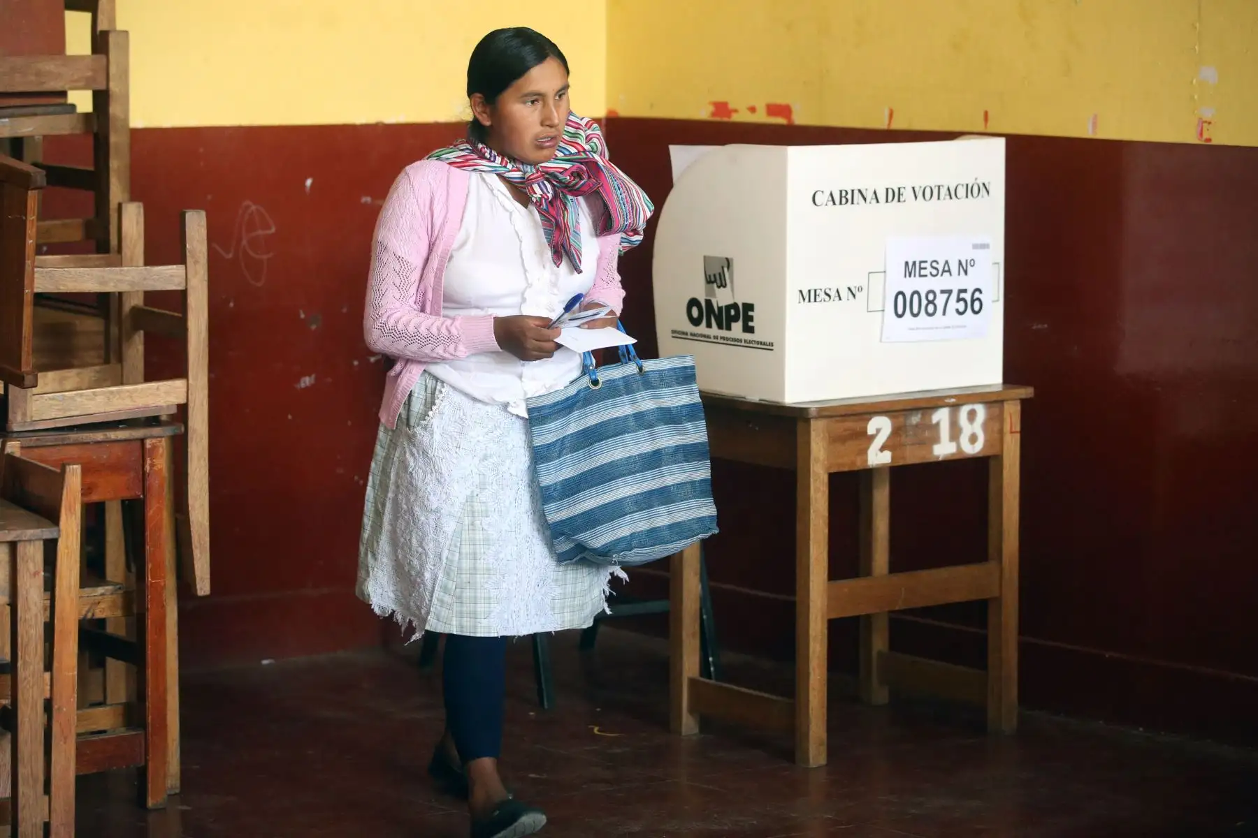 Ciudadanos sufragan para segunda vuelta regional y referéndum 2018 en Ayacucho. Foto: ANDINA/Vidal Tarqui Palomino