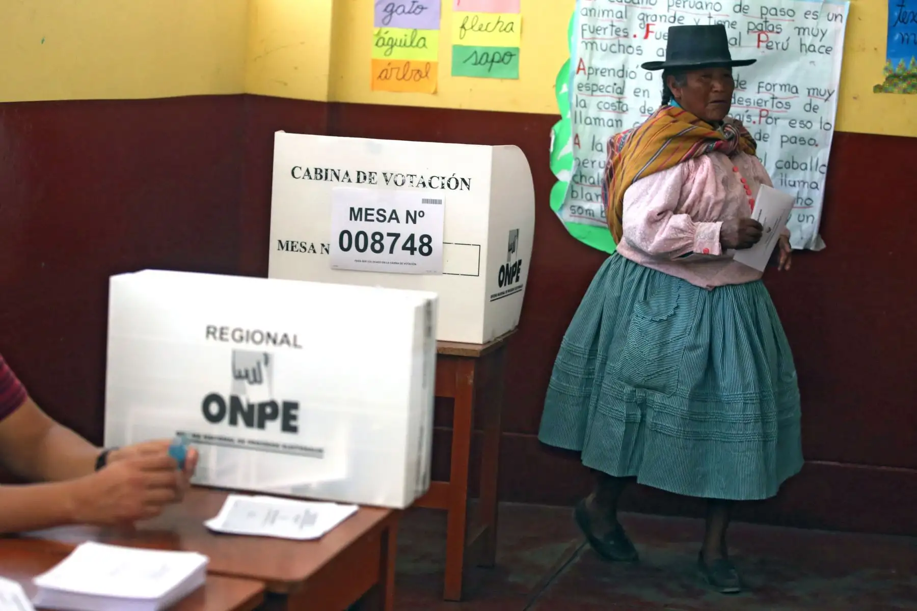 Ciudadanos sufragan para segunda vuelta regional y referéndum 2018 en Ayacucho. Foto: ANDINA/Vidal Tarqui Palomino