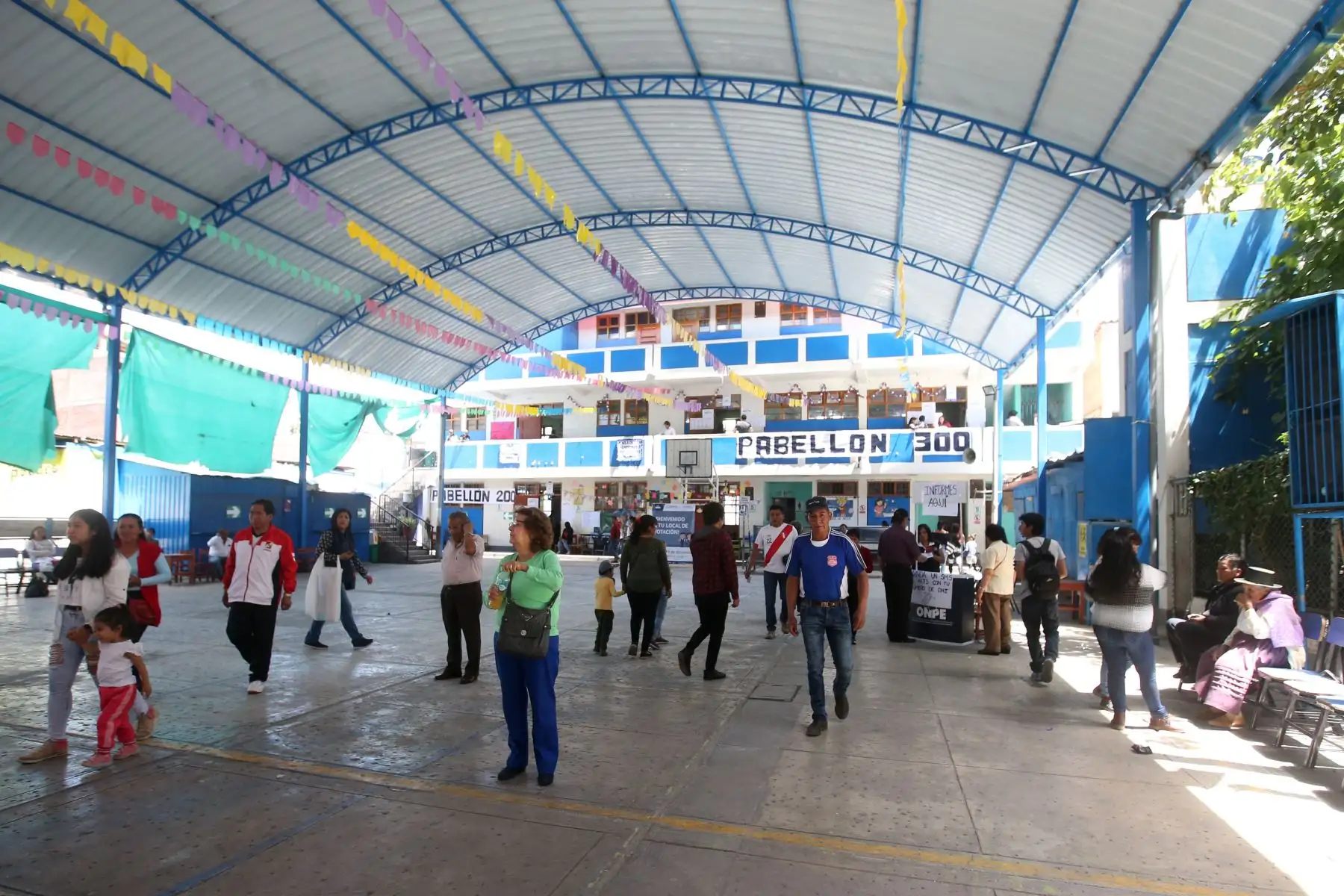 Ciudadanos sufragan para segunda vuelta regional y referéndum 2018 en Ayacucho. Foto: ANDINA/Vidal Tarqui Palomino