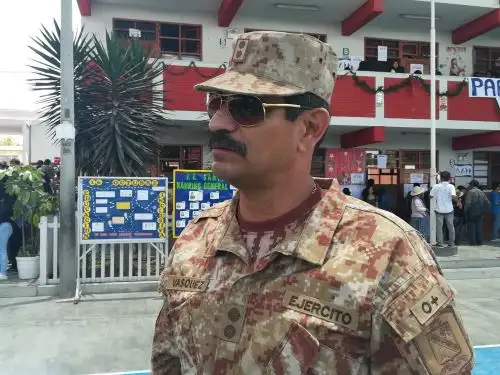 General brigada EP Marco Antonio Vásquez Patiño explica el desarrollo del proceso electoral en Tacna, donde el apoyo del Ejército Peruano es medular.