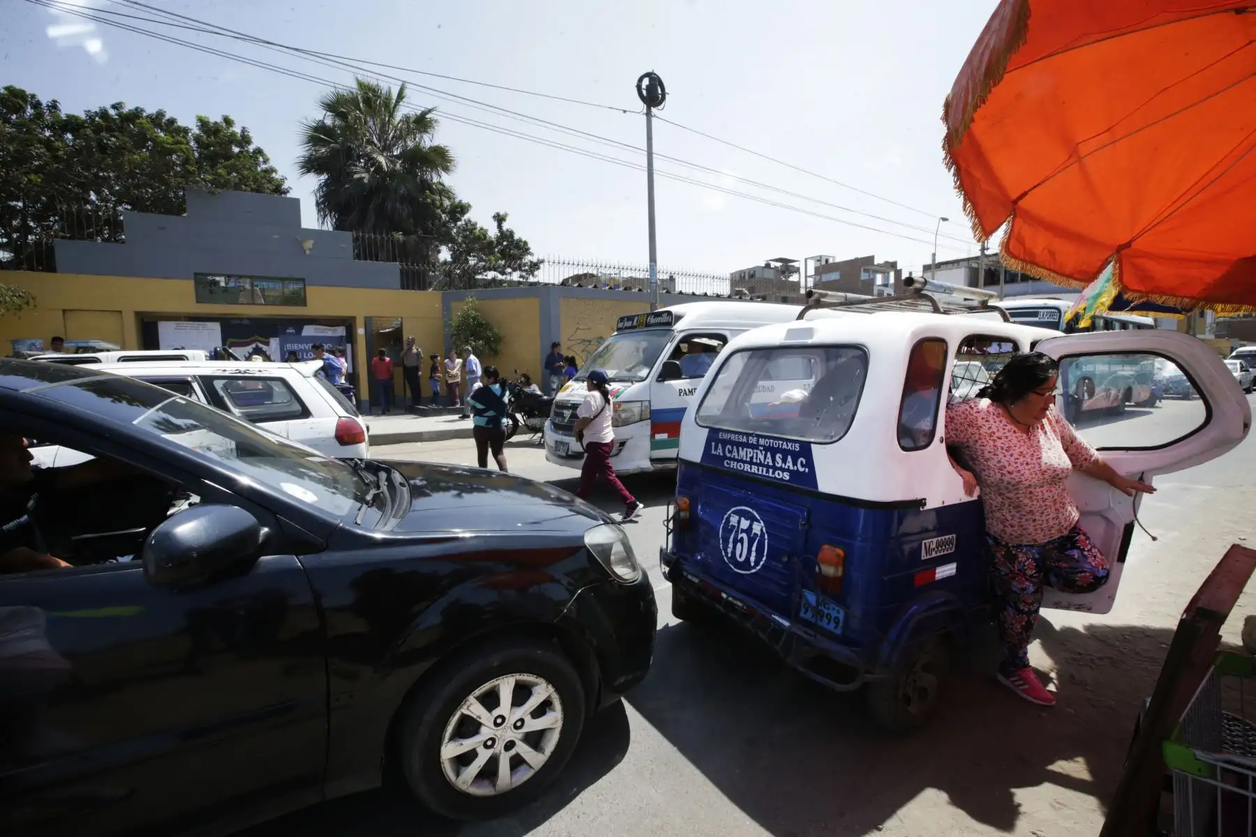Ciudadanos de Chorrillos votan al Referendum 2018.  Foto: ANDINA/Melina Mejía