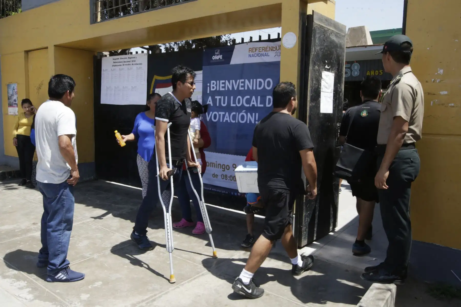 Ciudadanos de Chorrillos votan al Referendum 2018.  Foto: ANDINA/Melina Mejía