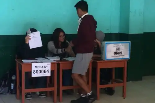 En Arequipa 3,084 jóvenes acuden a sufragar por primera vez.Foto:  ANDINA