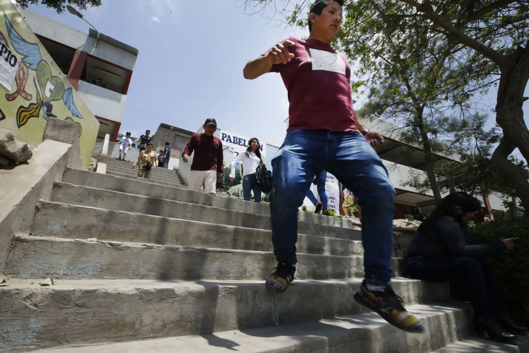 Ciudadanos de Villa el Salvador acuden a votar durante las elecciones al Referendum 2018.  Foto: ANDINA/Melina Mejía