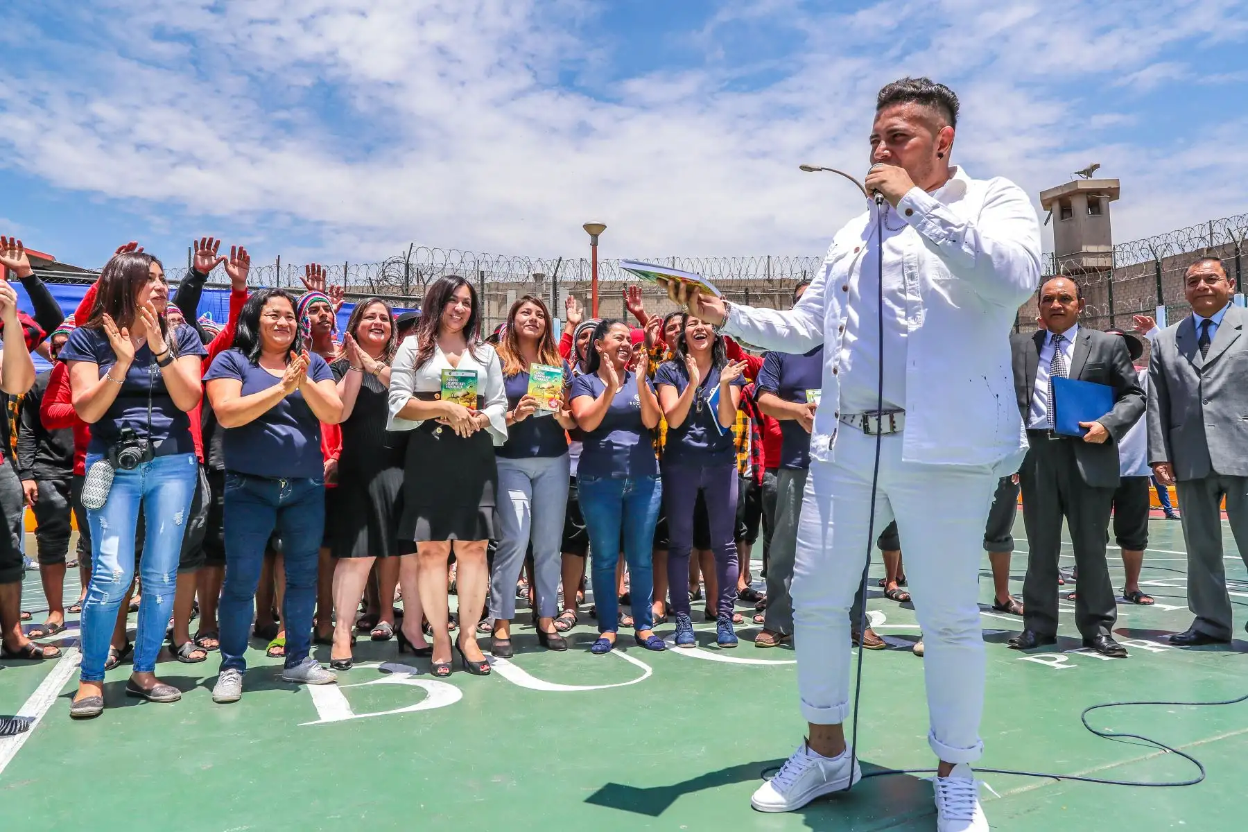 Un libro con 31 historias de internos que reflejan sus vivencias en reclusión, fue presentado por el Instituto Nacional Penitenciario (INPE), y Buckner Perú en el penal del Callao. Foto: ANDINA/INPE