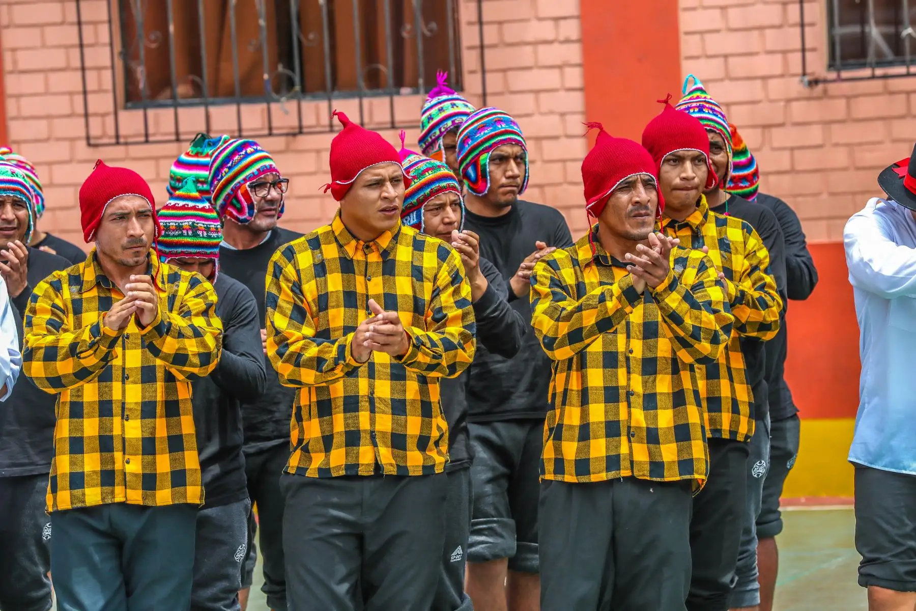 Un libro con 31 historias de internos que reflejan sus vivencias en reclusión, fue presentado por el Instituto Nacional Penitenciario (INPE), y Buckner Perú en el penal del Callao. Foto: ANDINA/INPE