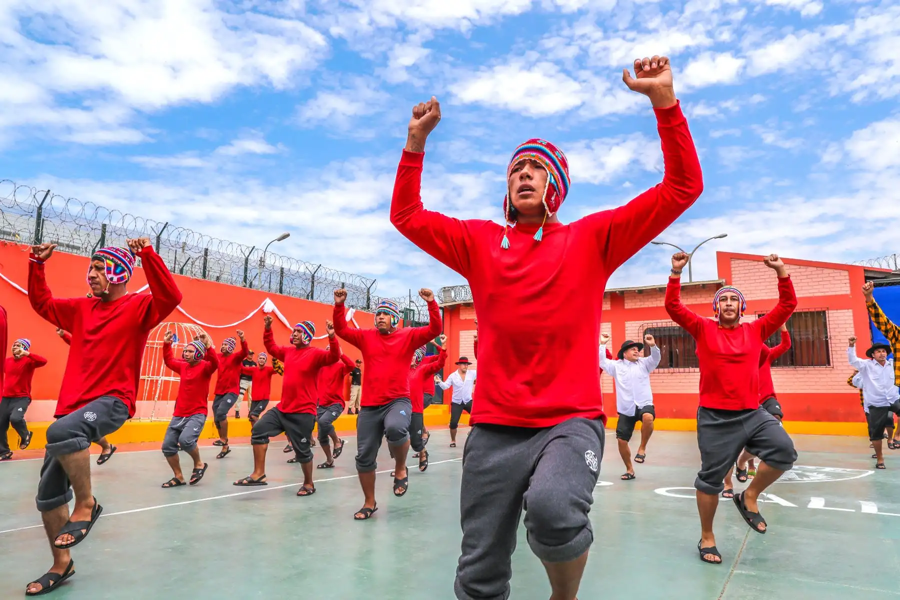 Un libro con 31 historias de internos que reflejan sus vivencias en reclusión, fue presentado por el Instituto Nacional Penitenciario (INPE), y Buckner Perú en el penal del Callao. Foto: ANDINA/INPE
