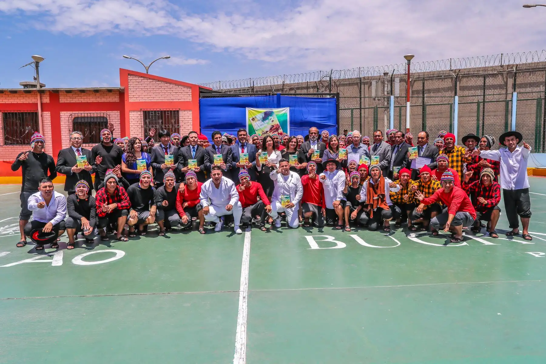 Un libro con 31 historias de internos que reflejan sus vivencias en reclusión, fue presentado por el Instituto Nacional Penitenciario (INPE), y Buckner Perú en el penal del Callao. Foto: ANDINA/INPE