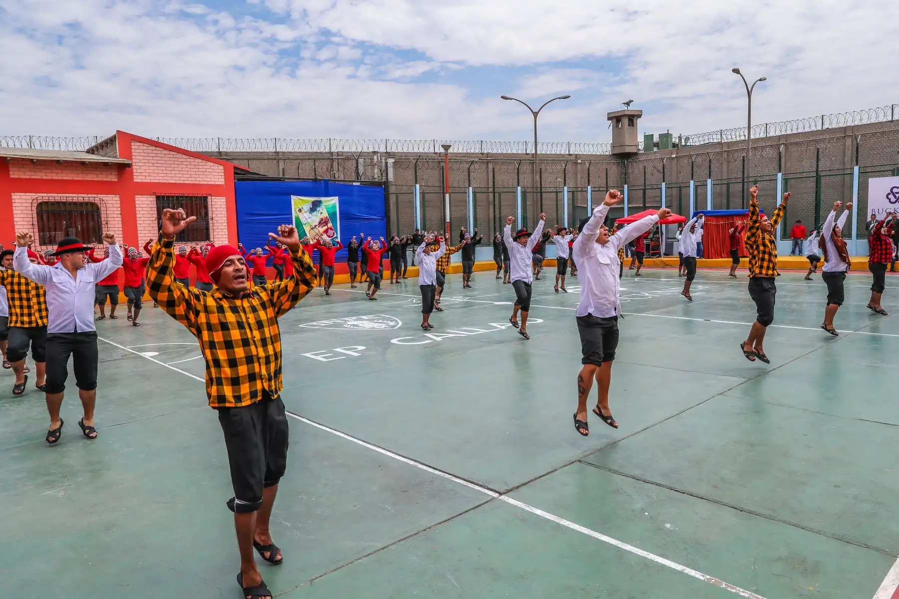 Un libro con 31 historias de internos que reflejan sus vivencias en reclusión, fue presentado por el Instituto Nacional Penitenciario (INPE), y Buckner Perú en el penal del Callao. Foto: ANDINA/INPE