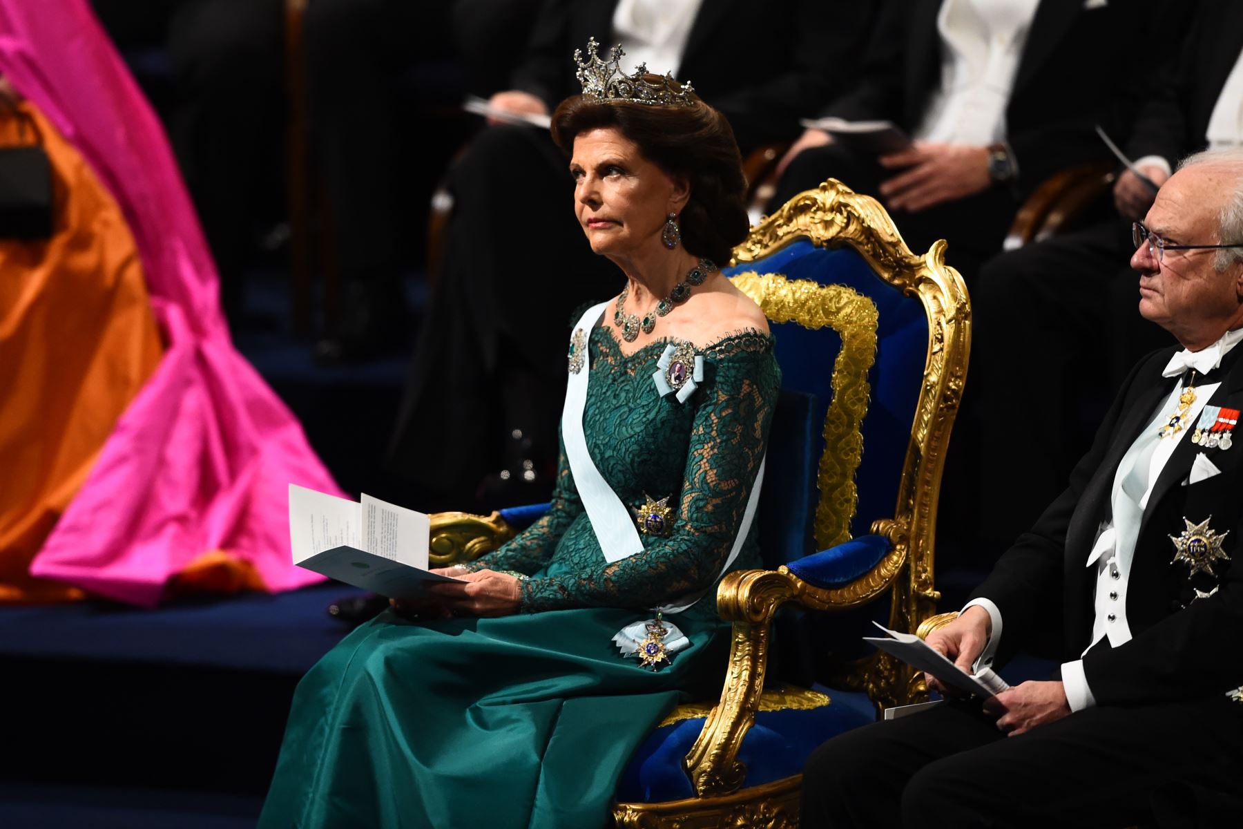 La reina Silvia de Suecia asiste a la ceremonia de entrega del Premio Nobel 2018 el 10 de diciembre de 2018 en la Sala de Conciertos de Estocolmo, Suecia. AFP