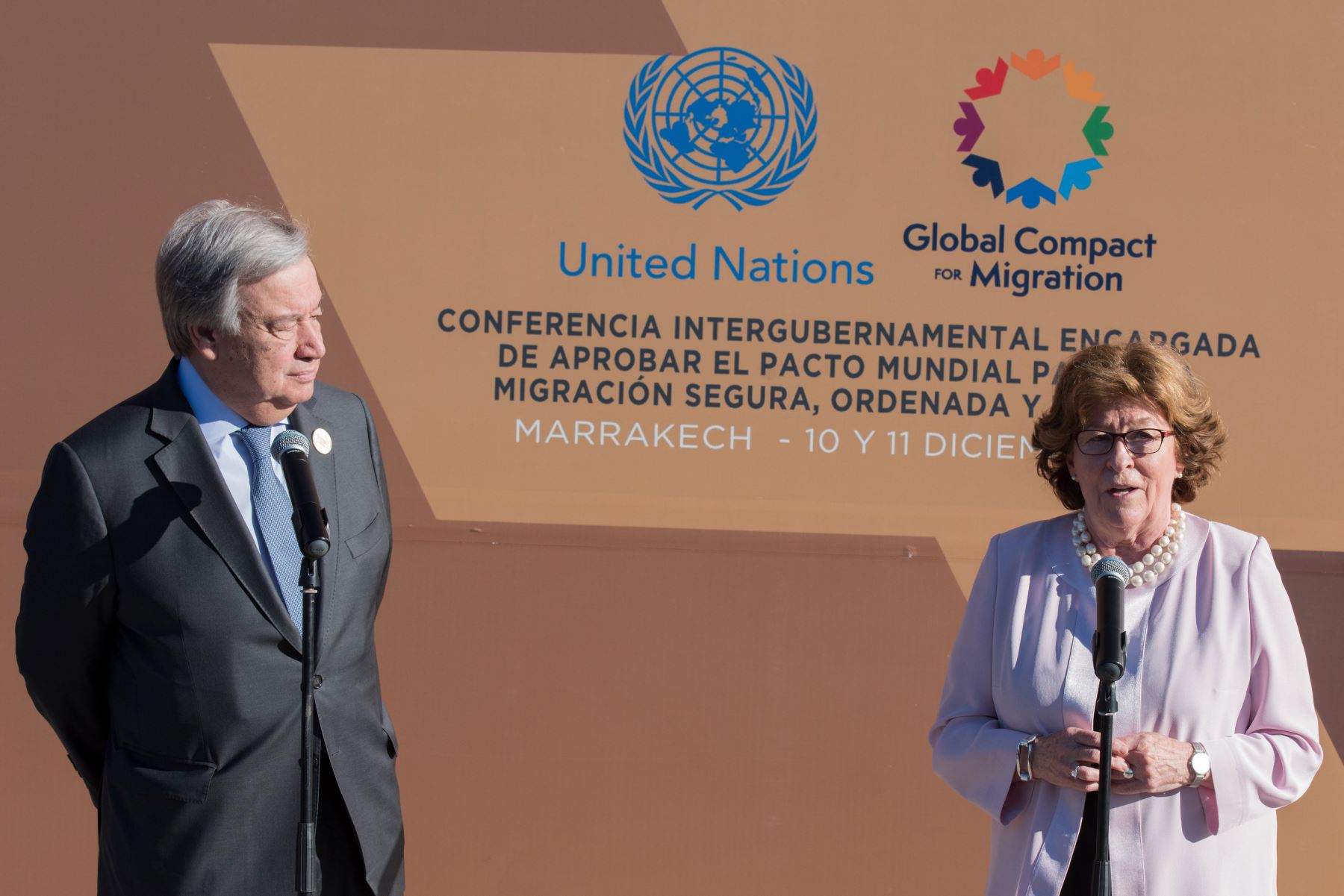 El secretario general de la ONU, Antonio Guterres, y la secretaria general de la conferencia, la canadiense Louise Arbour  Foto: EFE